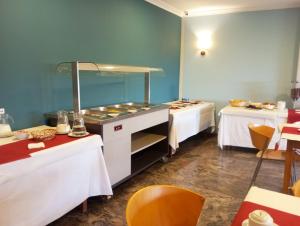Reštaurácia alebo iné gastronomické zariadenie v ubytovaní Hotel Acquamaris 3000