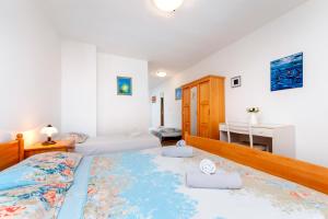 En eller flere senge i et værelse på Luna Tsuki Seven