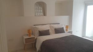 Postel nebo postele na pokoji v ubytování Evo B - Gravesend 1 Bedroom Flat 2 Min Walk to Station & Town Centre - longer stays available