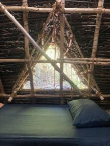 Postel nebo postele na pokoji v ubytování Nebula Nest Cafe & Hostel + 26 fotografií