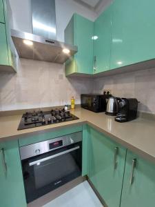 Kuchyň nebo kuchyňský kout v ubytování Family modern flat near McDo & Beach + 12 fotografií
