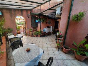 ลานเฉลียงหรือพื้นที่กลางแจ้งของ B&b "Terra du suli"