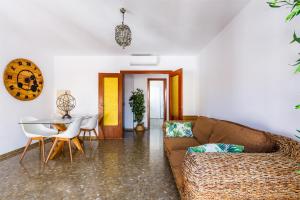 Istumisnurk majutusasutuses A&N Seaport Caleta