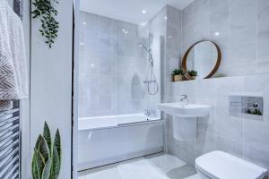 a bathroom with a sink and a toilet and a shower at Pass the Keys Cosy Apartment in the heart of Chelmsford in Chelmsford