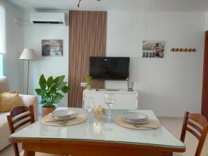 Μια τηλεόραση ή/και κέντρο ψυχαγωγίας στο Apartamento Lola Home