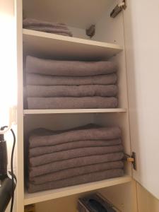 a bunch of towels in a closet at Willy und Gudrun in Rheda-Wiedenbrück