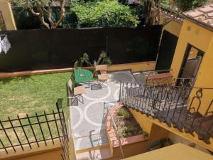 an overhead view of a patio with chairs and a fence at Affitta camere Mimi family in Florence