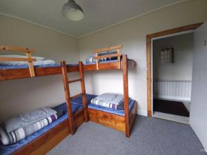 Postel nebo postele na pokoji v ubytování West Highland Lodge