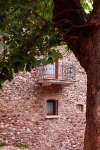 a building with a balcony on the side of it at Affittacamere Residenza Del Duca in Solferino