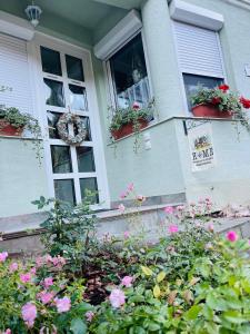 Vonkajšia záhrada v ubytovaní Klebi’s apartmanház