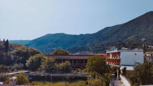 a view of a city with mountains in the background at Buenavista apartment in Ipsos