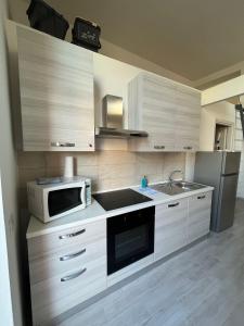 a kitchen with a microwave oven and a sink at LA CASETTA in Cagliari