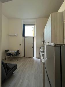 a living room with a kitchen and a table at LA CASETTA in Cagliari