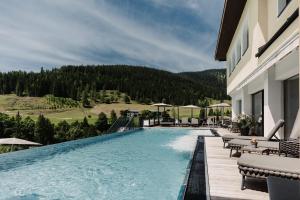 Nespecifikovaný výhled na hory nebo výhled na hory při pohledu z hotelu