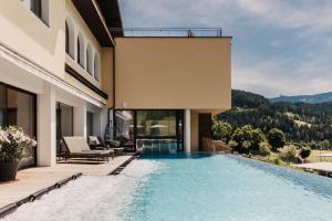 Bazén v ubytování Hotel Neubergerhof nebo v jeho okolí