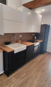 Gallery image of Panoramic spacious 3 bedroom apartment in Sumartin +18 photos