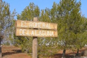 ein Zeichen, das el portal de la lasagna liest in der Unterkunft Gran Casa, Lagunas de Ruidera, BBQ, porche, chimenea in Ruidera