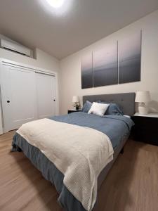 Posteľ alebo postele v izbe v ubytovaní Cozy and Adorable Tiny House - Near PDX!