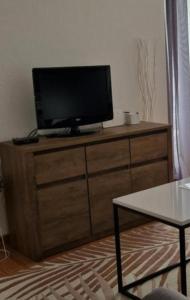 Televízia a/alebo spoločenská miestnosť v ubytovaní Apartment Rose
