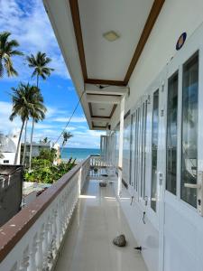 a balcony with a view of the beach at I Hostel Muine - A Little White Homestay By The Sea in Ấp Thiện Long