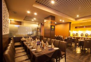 a dining room with tables and chairs in a restaurant at Ginger Mumbai Andheri (MIDC) in Mumbai