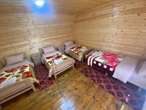Hotel-Restorant Pepushaj tesisinde bir odada yatak veya yataklar