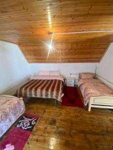 Postel nebo postele na pokoji v ubytování Hotel-Restorant Pepushaj + 3 fotografie