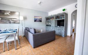 a living room with a couch and a tv and a table at Chalet El Garxal Riumar Pura Natura in Riumar