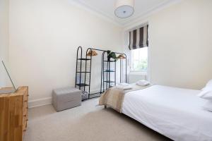 Postel nebo postele na pokoji v ubytování Tasteful 1-bedroom Apartment near Edinburgh Meadows + 15 fotografií