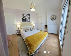 a bedroom with a large bed with a yellow blanket at ROOFTOP VILLA Disney - Val d'Europe in Chessy