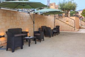 Patio nebo venkovní prostory v ubytování Hotel Maksim