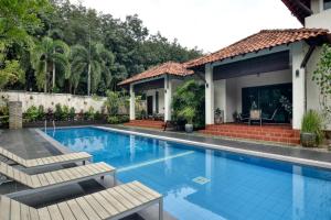 Bazén v ubytování Elshape Holiday HOME nebo v jeho okolí