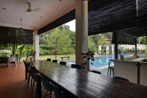 Bazén v ubytování Elshape Holiday HOME nebo v jeho okolí
