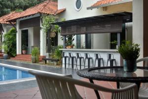 Bazén v ubytování Elshape Holiday HOME nebo v jeho okolí