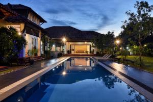 Bazén v ubytování Elshape Holiday HOME nebo v jeho okolí