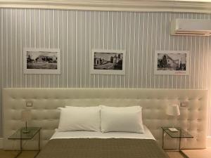 a bedroom with a bed with a striped wall at B&B Porta Baresana in Bitonto