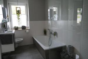 Koupelna v ubytování Ferienhaus Dani + 13 fotografií