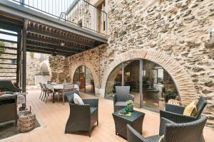 En restaurant eller et spisested på Garriguella- Roses – Pool Costa Brava House