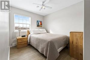 Ένα ή περισσότερα κρεβάτια σε δωμάτιο στο Seabreeze Aboiteau Cottage - beach access