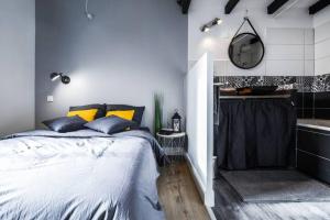 a bedroom with a bed and a sink in a room at Coeur Toulouse St Cyprien T1 bis type Loft in Toulouse