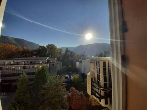 En generel udsigt til bjerge eller udsigt til bjerge taget fra lejligheden