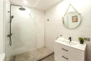 Fotografie z fotogalerie ubytování Beautiful spacious 1 bedroom apartment with a Pool, Marina Palace 608 v destinaci Playa Paraiso