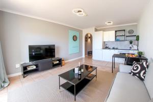 Fotografie z fotogalerie ubytování Beautiful spacious 1 bedroom apartment with a Pool, Marina Palace 608 v destinaci Playa Paraiso