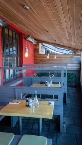 Restoran atau tempat lain untuk makan di King Sitric