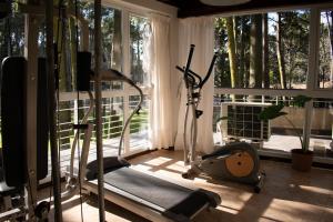 a room with a gym with a treadmill and a window at Sonidos Del Bosque in Mar de las Pampas