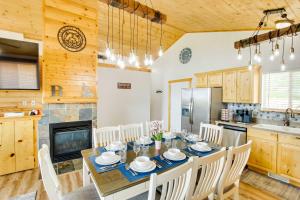 Gambar di galeri bagi Updated Cabin with Views about 1 Mi to Bear Lake! di Fish Haven +28 gambar