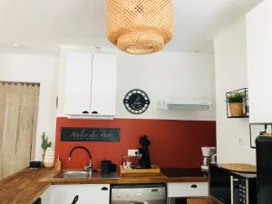 Kuchyňa alebo kuchynka v ubytovaní CASA DAHLIA - Charmant appartement équipé avec grande terrasse