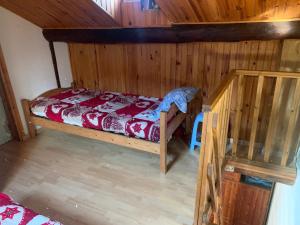 Postel nebo postele na pokoji v ubytování Joli appartement dans une maison ancienne