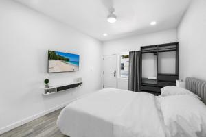 TV a/nebo společenská místnost v ubytování The Hotel Deauville