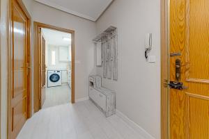 a hallway with a door leading to a kitchen at Apartamento Fragata in Torrevieja